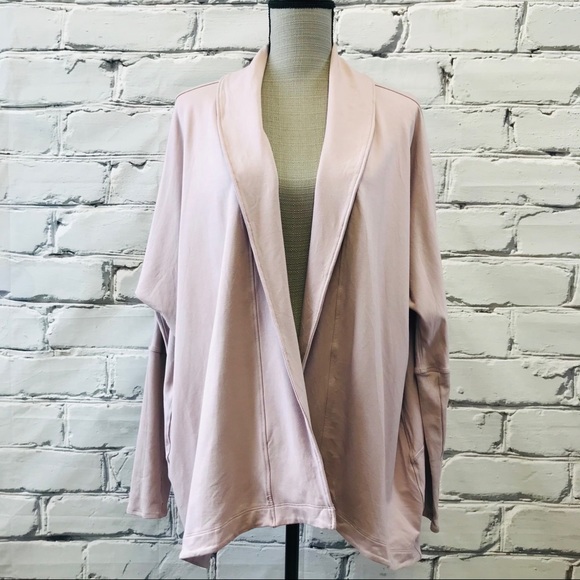 SOLD Lululemon Back In Action Wrap Smoky Blush - Picture 5 of 15